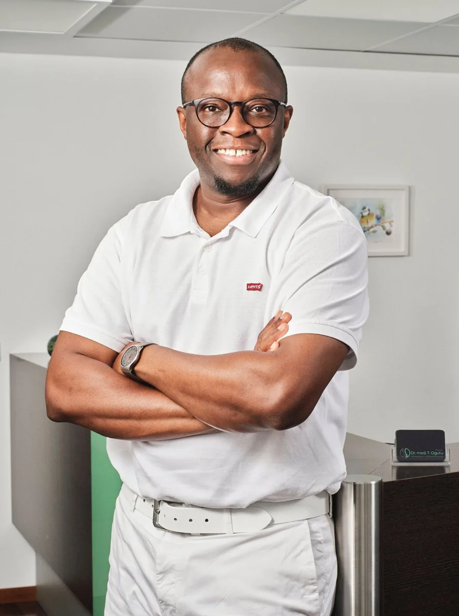 Dr. med. Timothy Ogutu – Facharzt für Neurochirurgie, An der Rheintor Klinik Neuss